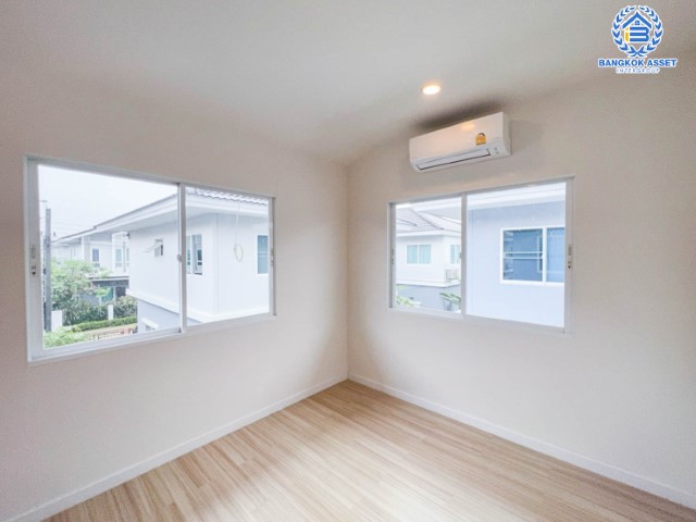 *****บ้านแฝดมือสองย่านนนทบุรี ม.เพอร์เฟคพาร์ค ชัยพฤกษ์-แจ้งวัฒนะ หลังมุม! เนื้อที่ 44.1 ตร.ว. ฟังก์ชัน 3 ห้องนอน 3 ห้องน้ำ 2 ที่จอดรถ แถมฟรี! 3 เครื่องปรับอากาศ บ้านสวยพร้อมอยู่ บรรยากาศดี บนทำเลศักยภาพ เชื่อมต่อแจ้งวัฒนะ ใกล้เพียง 5 นาทีก็ถึงรถไฟฟ้าสายสีชมพู "สถานีปากเกร็ด"และทางด่วน "ศรีรัช"